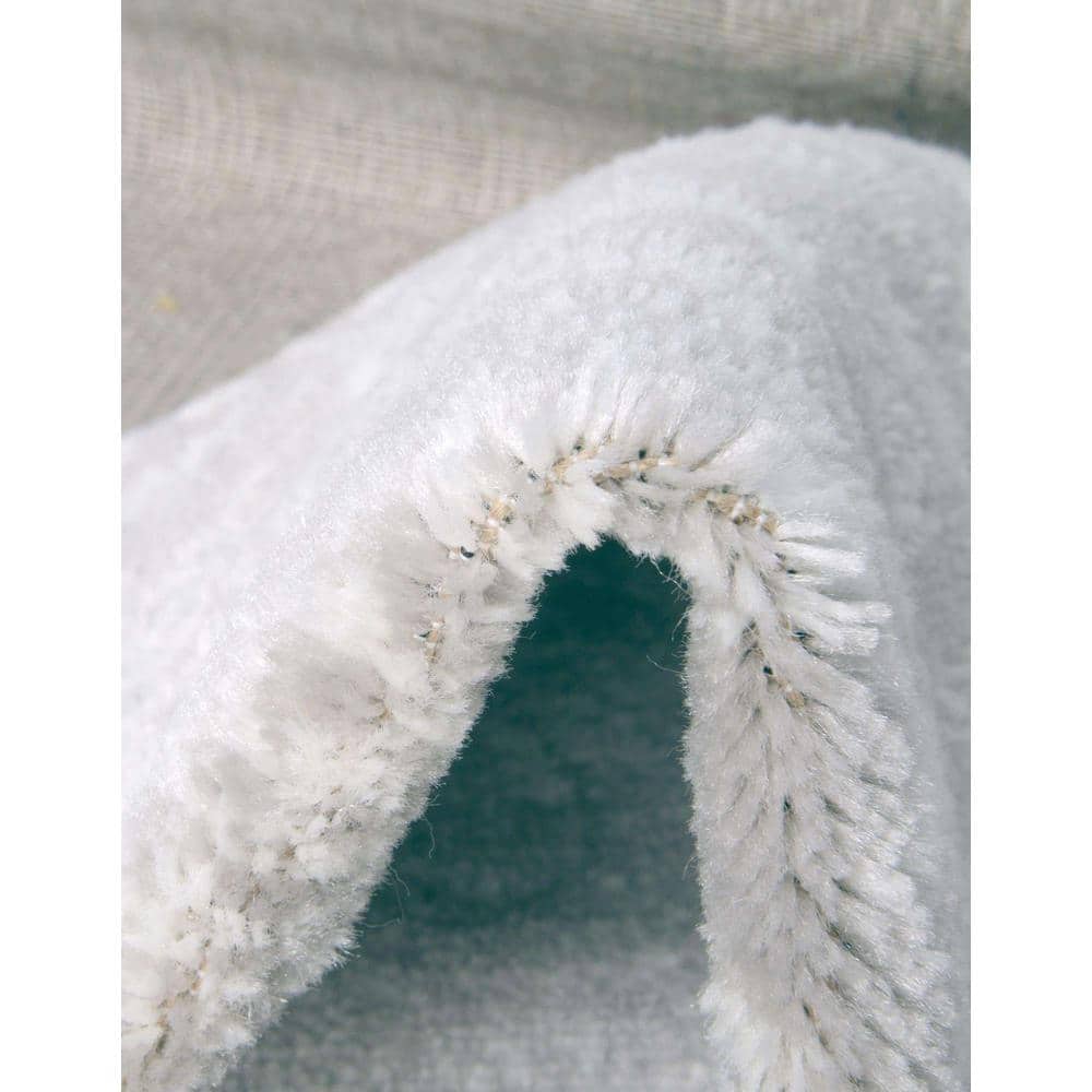 Elegant Monte Carlo 5' Square Light Gray Floral Synthetic Rug