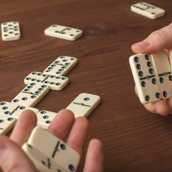 6 Ways to Play Dominoes Online: Classic & Variations