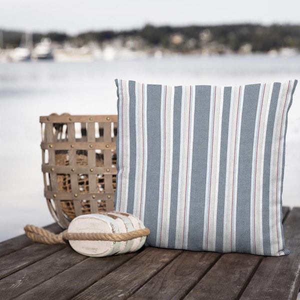 https://images.thdstatic.com/productImages/83feee02-fad6-4ac3-9498-4ad1dcc54894/svn/arden-selections-outdoor-throw-pillows-fp07549b-d9z2-e1_600.jpg