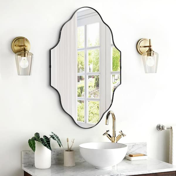 Hochwertiges 20 in. W x 30 in. H Scalloped Black Decorative Wall Mirror