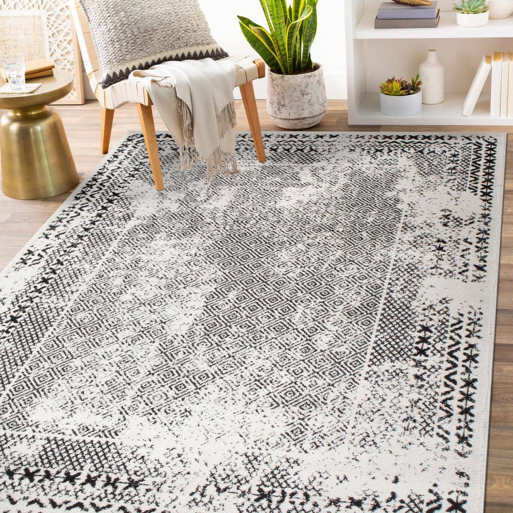 Black Geometric 5' x 7' Synthetic Easy Care Area Rug
