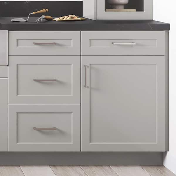 https://images.thdstatic.com/productImages/8437a160-1da1-442e-afed-42f8d5f6f2f3/svn/heron-gray-hampton-bay-assembled-kitchen-cabinets-b18-mlgr-4f_600.jpg