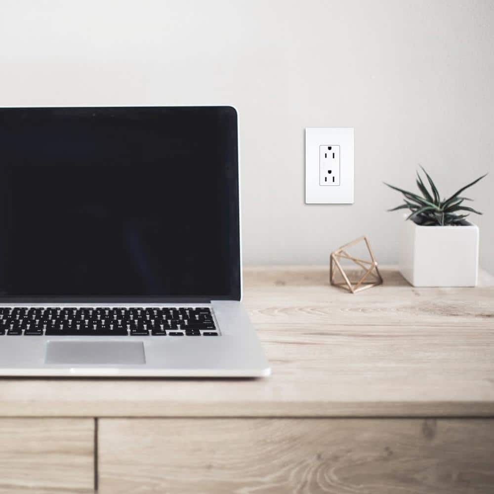 White Thermoplastic Tamper-Resistant Duplex Outlet with Wall Plate