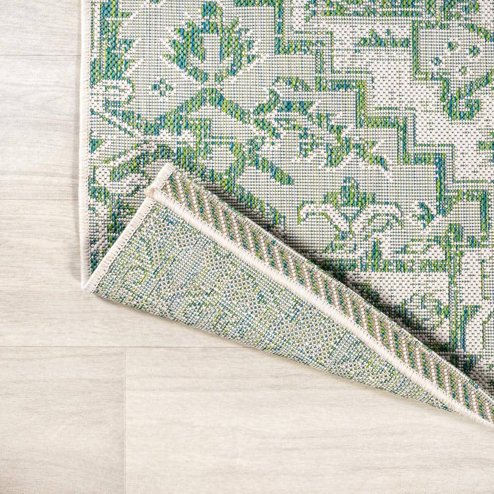 Estrella Green and Cream Synthetic Medallion 4' x 6' Area Rug