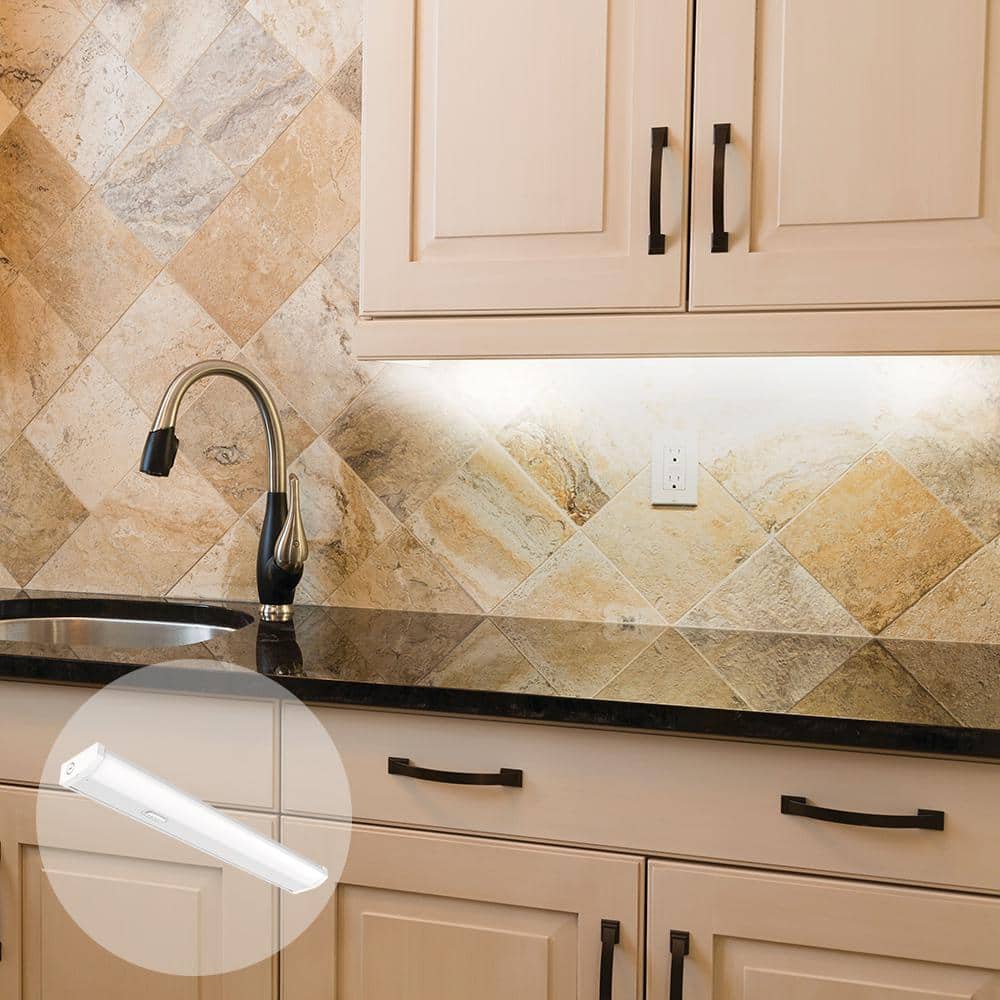 18-inch Gloss White Metal LED Under Cabinet Light Bar