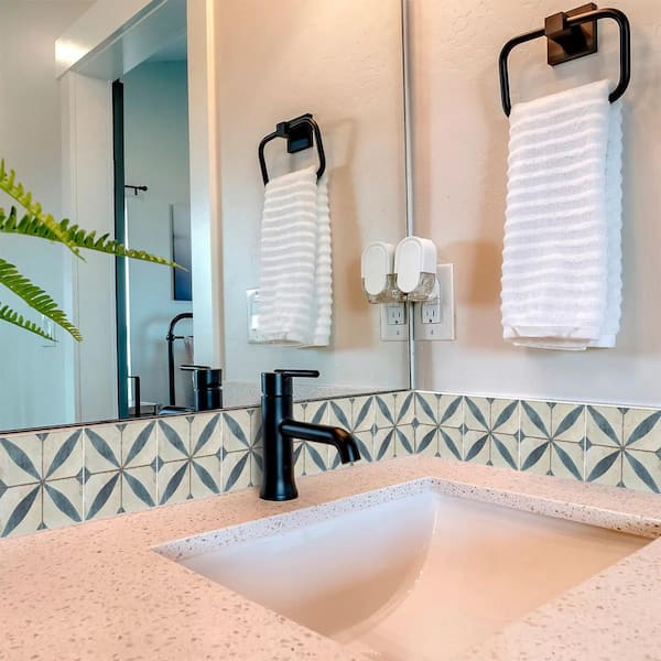 Dark Green R206 5 in. x 5 in. Vinyl Peel and Stick Tile (24-Tiles, 4.17 sq. ft. /Pack)