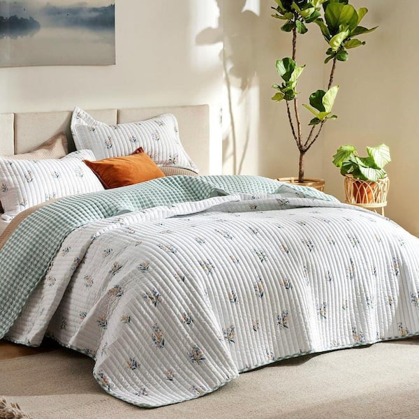 3-Piece Reversible Quilt Set in Botanical Green with Floral Pattern Polyester for Queen Size, Soft Coverlet All Seasons