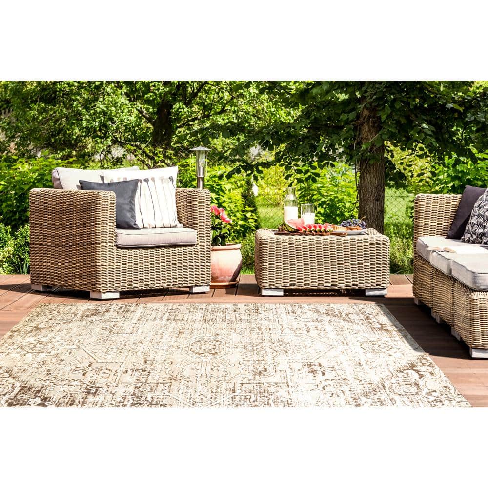 Sofia Fleur Gray Medallion Indoor/Outdoor Area Rug