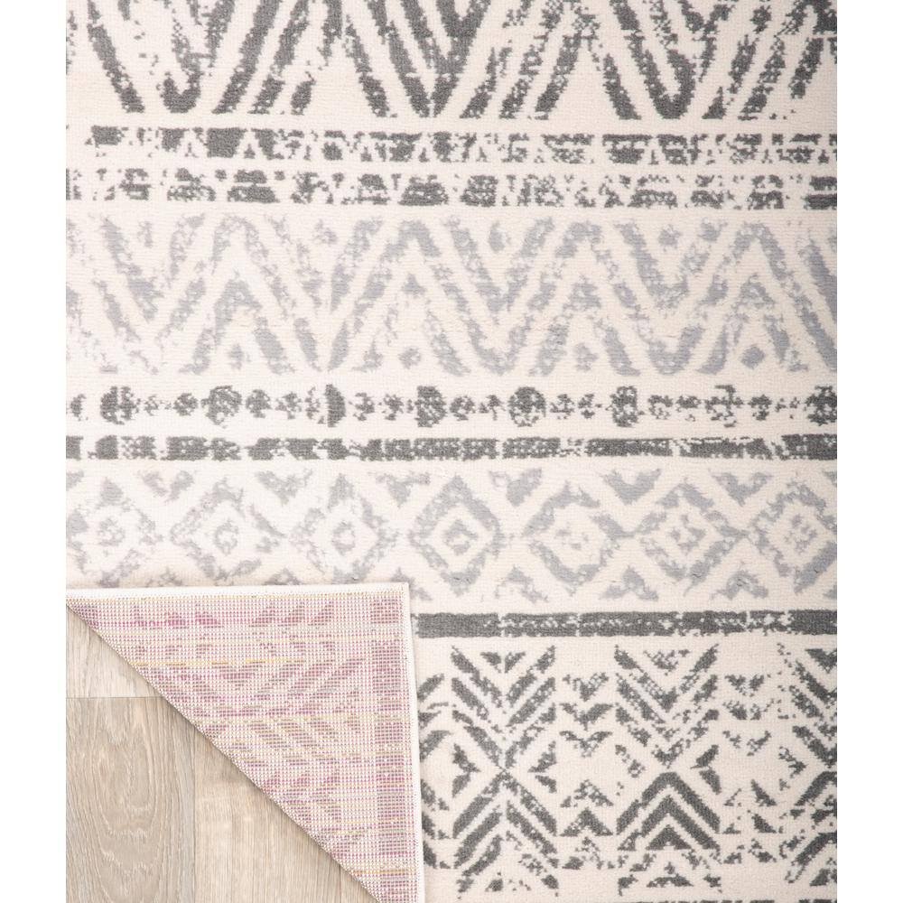Elegant Gray Geometric 5'x7' Synthetic Reversible Area Rug
