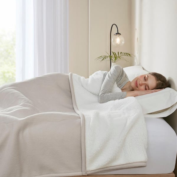 Fleece to Sherpa Tan Fleece Full Electric Blanket
