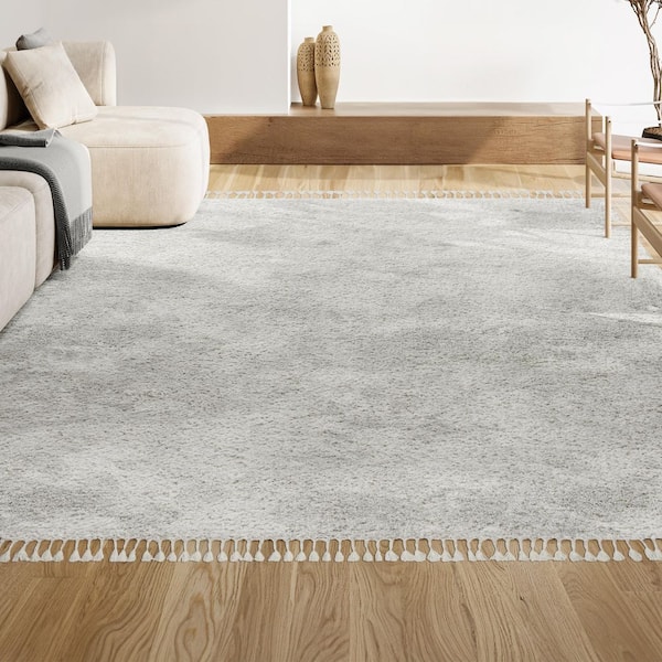 JONATHAN Y Mercer Shag Plush Tassel White 5 ft. x 8 ft. Area Rug