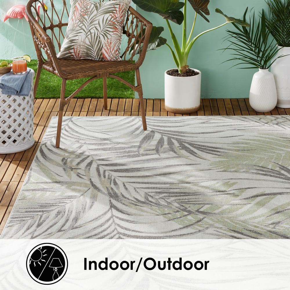 Ivory & Green Tropical Leaf Reversible 5' x 7' Synthetic Area Rug