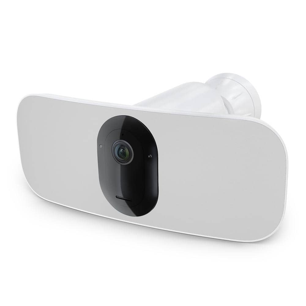 Brilliant $25 wireless security camera plugs into a regular light