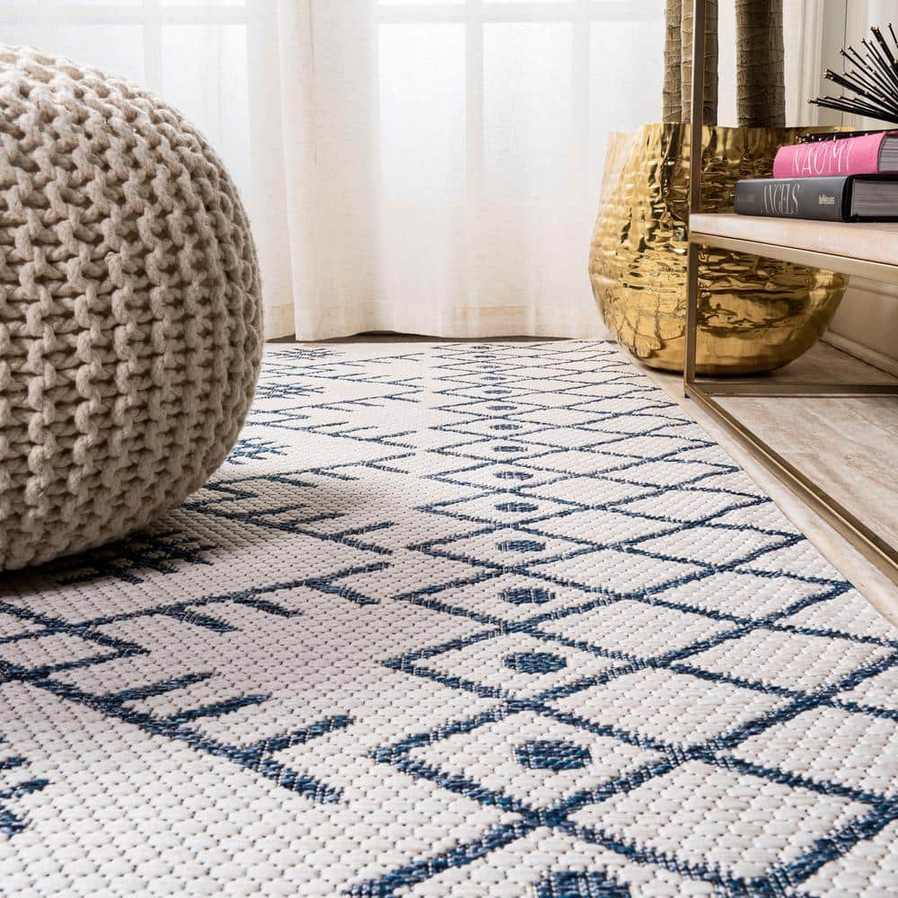 Ivory/Navy Boho Moroccan 4'x6' Synthetic Area Rug