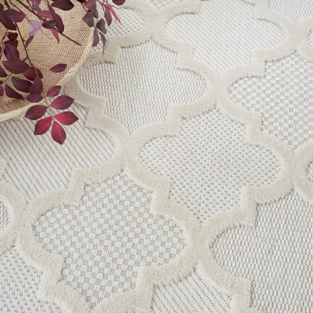 Ivory and White Trellis Synthetic Flat Woven 6' x 9' Rug