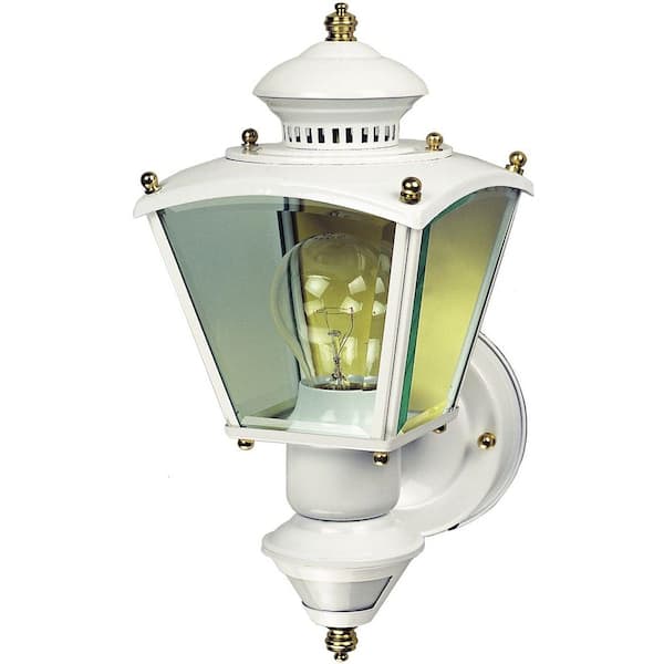 Heath Zenith Charleston White 150-Degree Farmhouse Outdoor 1-Light Wall Sconce with Clear Glass Shade