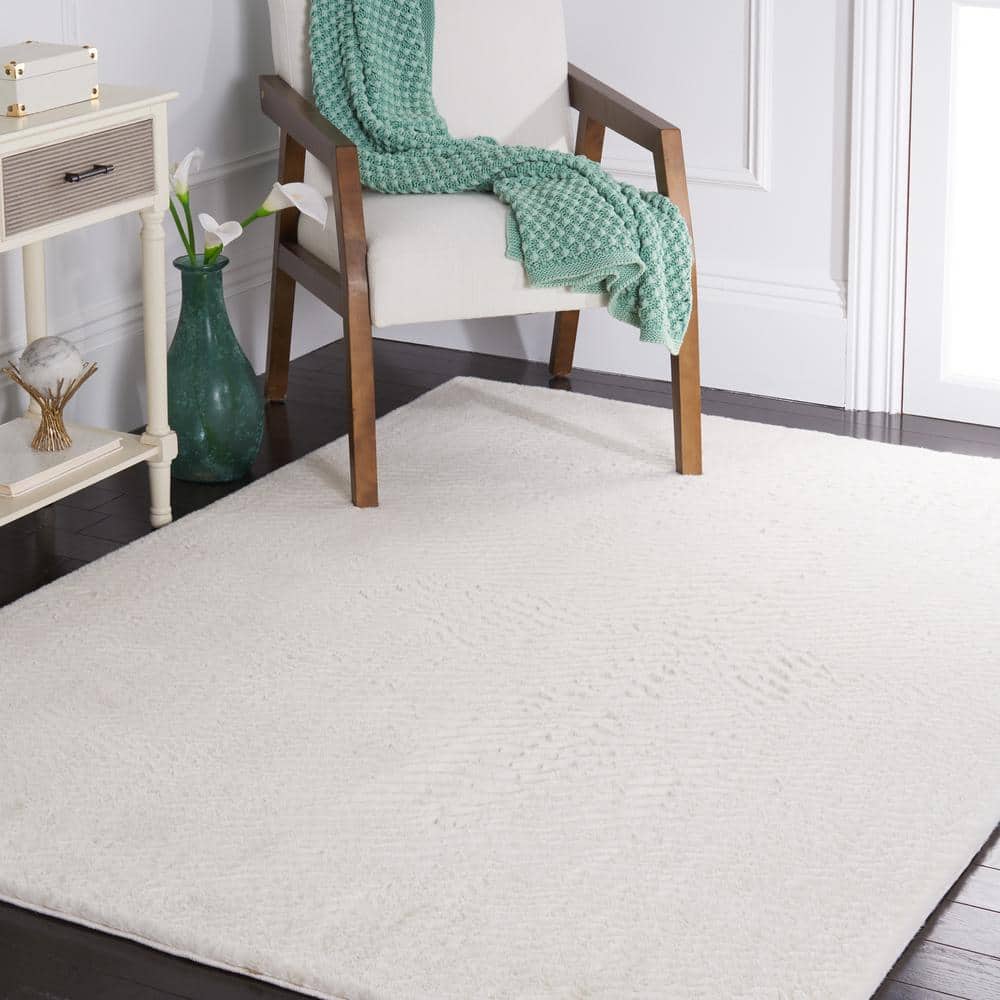 Off-White Faux Rabbit Fur 5' x 7' Rectangular Area Rug