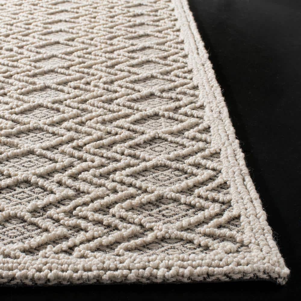 Handmade Grey and Black Wool Tufted Accent Rug, 2'3" x 4'