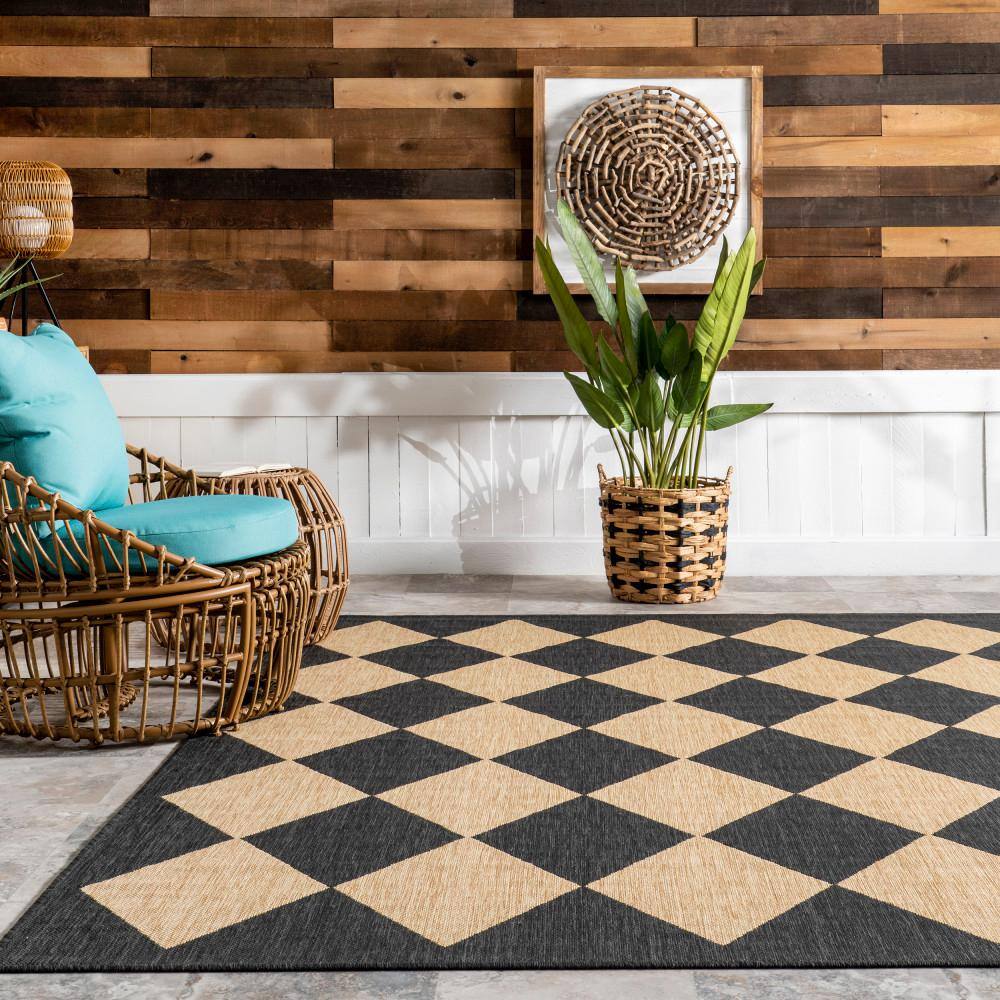 Sabina Dark Grey Diamond Trellis Synthetic Area Rug