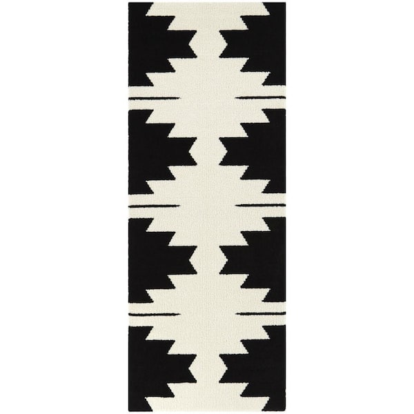 Nicholas Black 3 ft. x 7 ft. Medallion Runner Rug