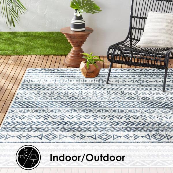 https://images.thdstatic.com/productImages/85cfa890-d76b-4095-b8d5-fd5d55b5383d/svn/navy-blue-ivory-nicole-miller-outdoor-rugs-2-13-300-a0_600.jpg