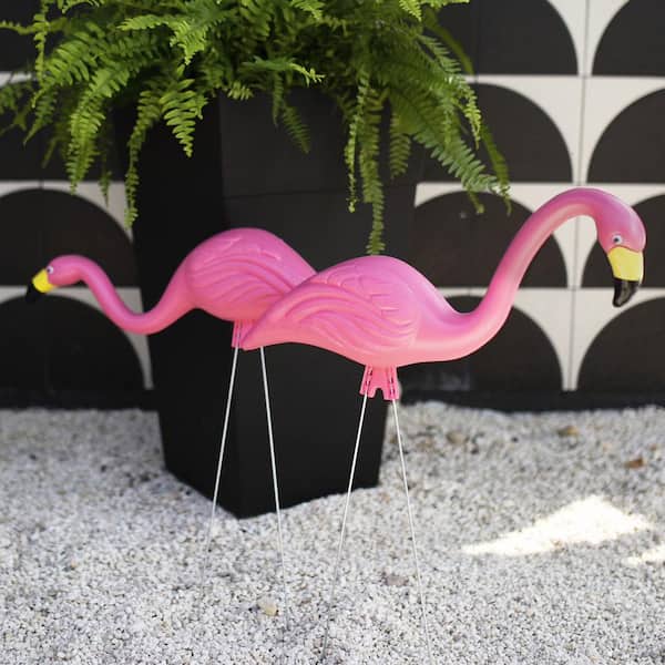Pink Plastic Flamingos Garden Yard Stake Decor (2-Pack)