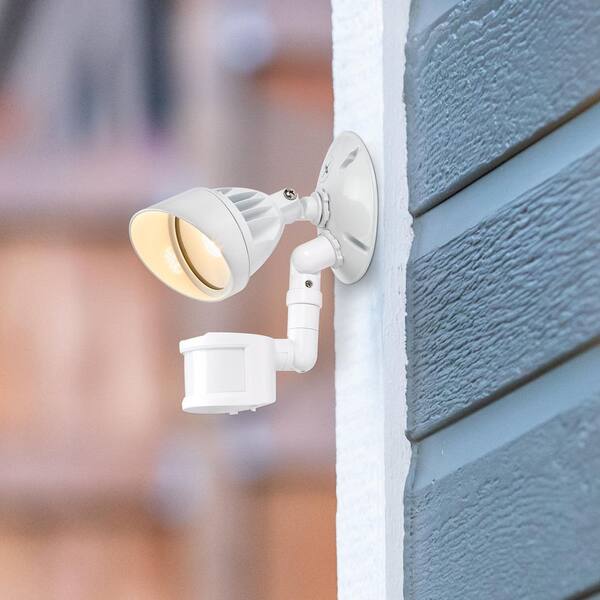 Have a question about Maxxima 13-Watt 950 Lumens White Outdoor