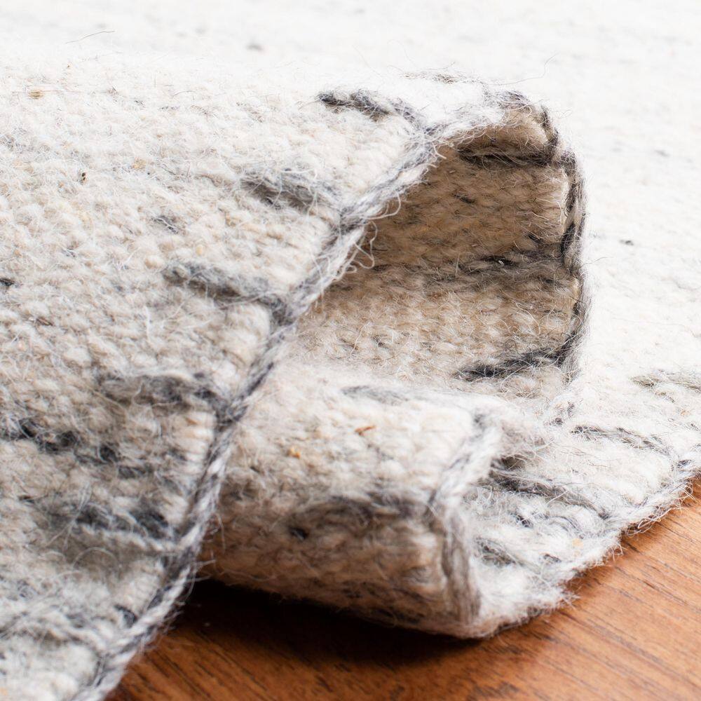 Nomadic Essence Handwoven Gray Wool 8' x 10' Area Rug