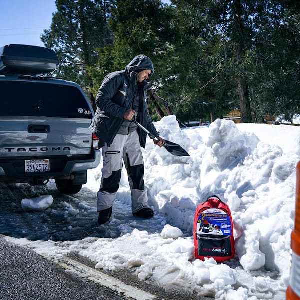 What should you include in a winter weather emergency kit?