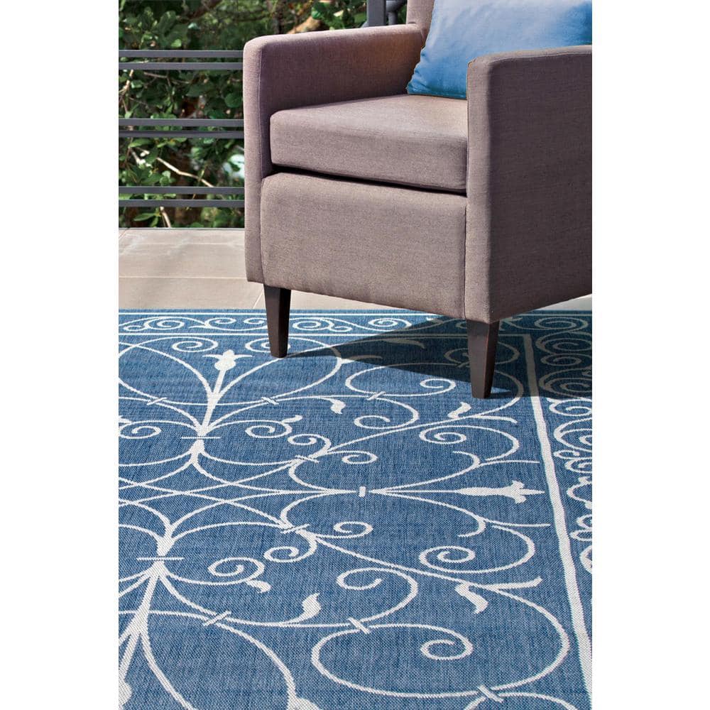 Kathleen Blue and White Synthetic 6' x 9' Rectangular Area Rug