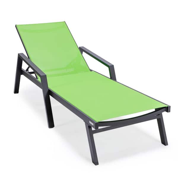 Leisuremod Marlin Modern Black Aluminum Outdoor Chaise Lounge Chair With Arms and Fire Pit Table (Green)
