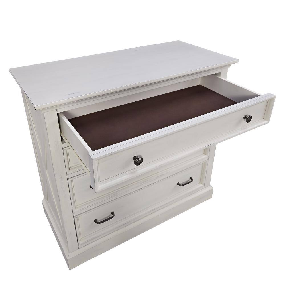 Seaside Lodge Off-White King Bed with Nightstand and Chest