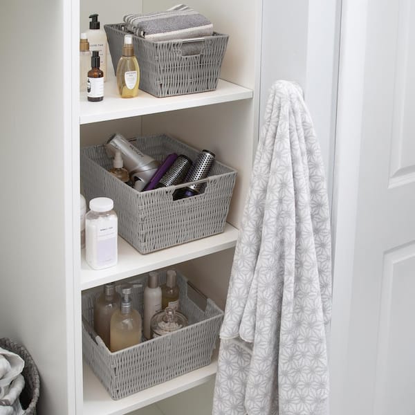 https://images.thdstatic.com/productImages/867eaa26-1f00-44bd-ac6c-ab627553e379/svn/gray-simplify-closet-drawer-organizers-25456-grey-4f_600.jpg