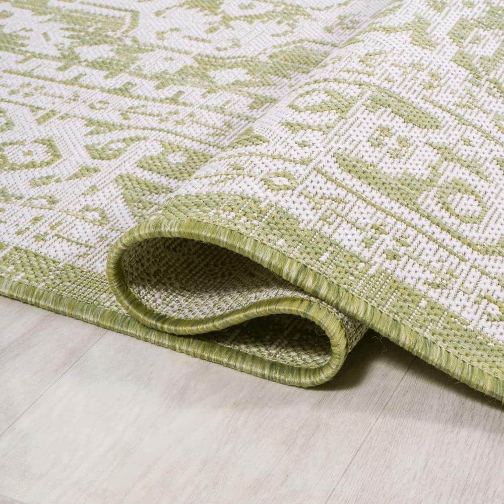 Sinjuri Green/Cream Medallion 4' x 6' Reversible Indoor/Outdoor Rug