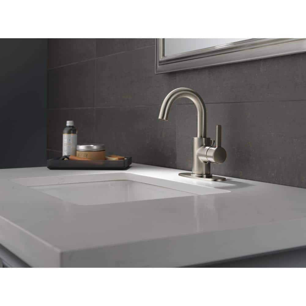 Brushed Nickel Single Handle Bathroom Faucet with Brass Body