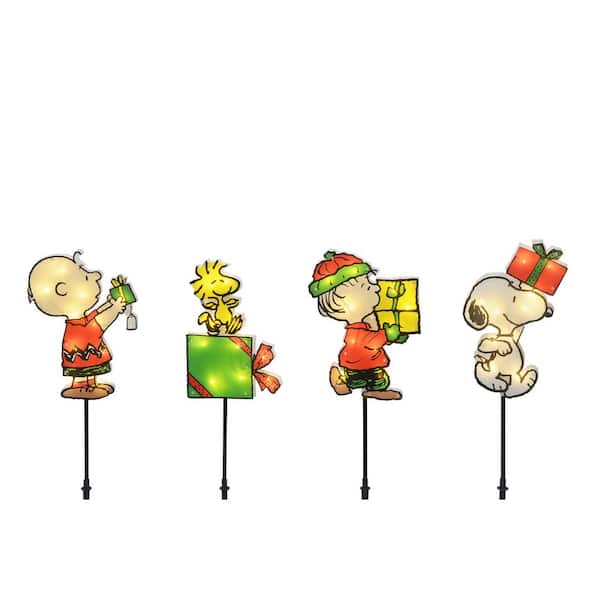 26 in. 4-Piece Peanuts Gang with Presents Christmas Pathway