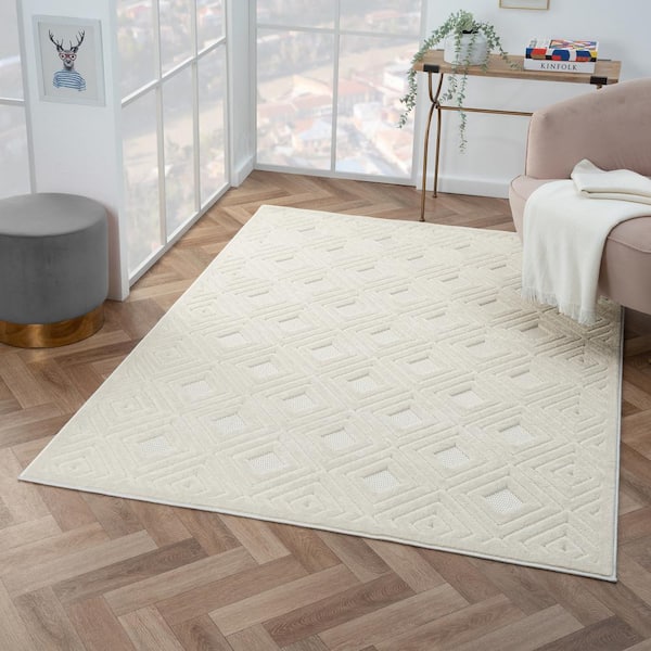 94 x 118 Ivory Polypropelene Rug