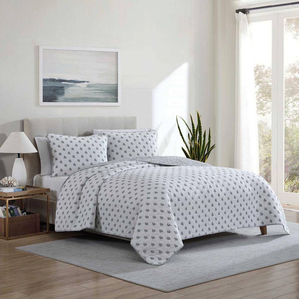 Twin Blue Cotton Reversible Quilt Set with Coral Motifs