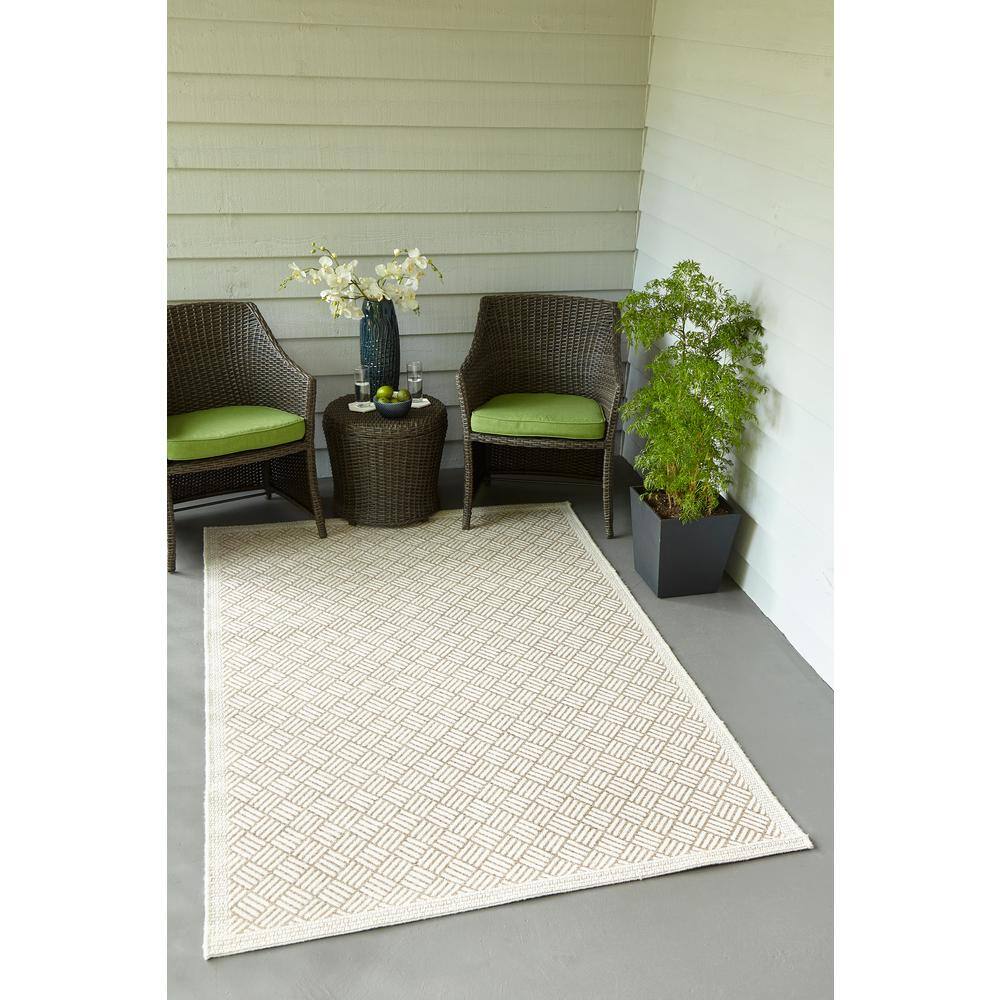 Tan Geometric Stain-Resistant Synthetic 5' x 7' Rug