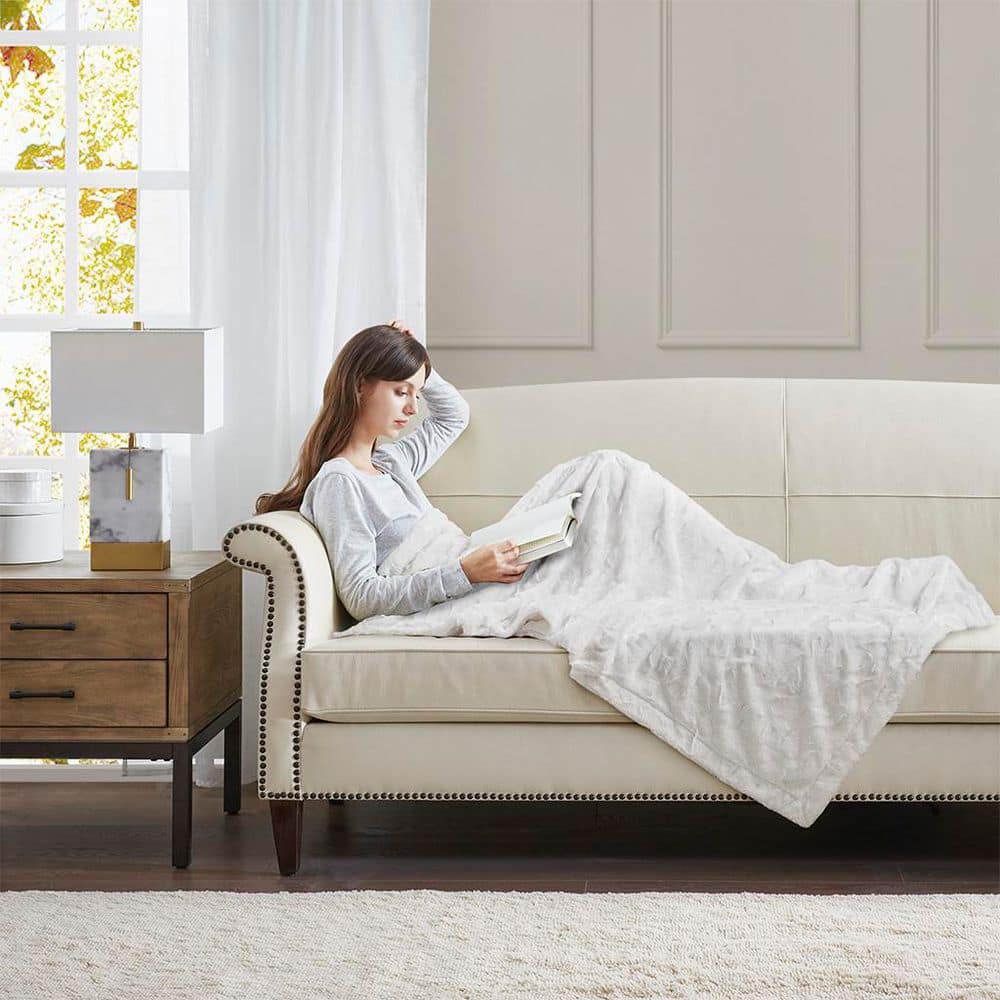 white-gogexx-throw-blankets-