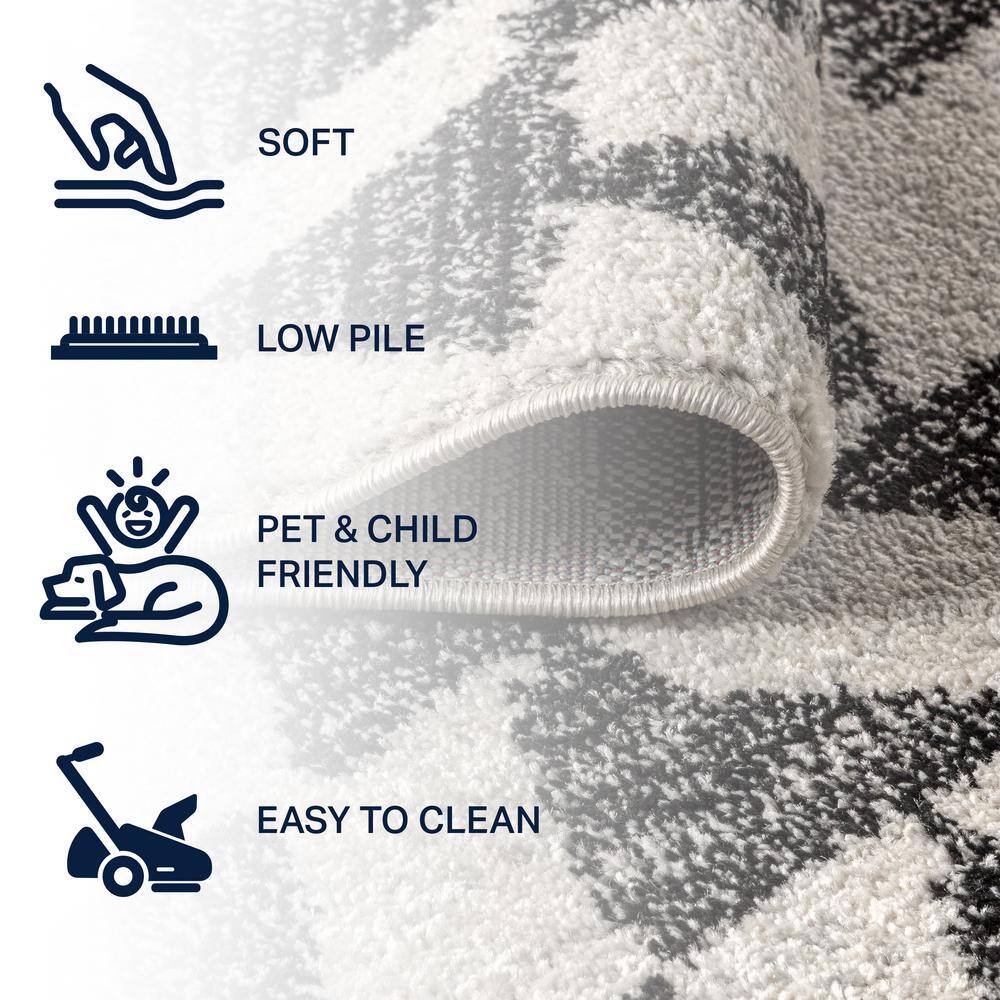 Aisha 5'3" Round Cream and Black Geometric Synthetic Rug