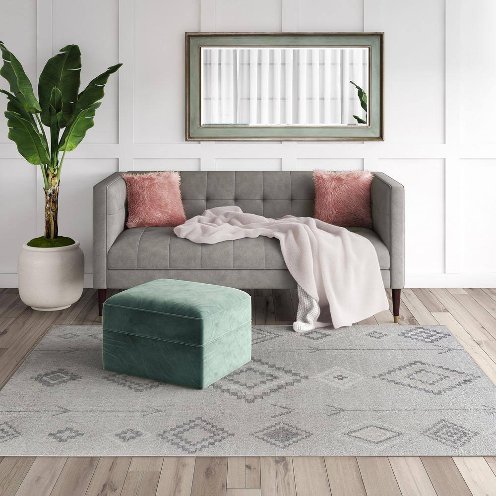 Gray Diamond Pattern Synthetic 2' x 4' Area Rug