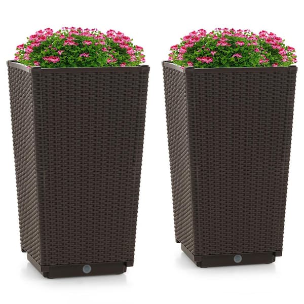 Costway 22.5 in. Tall Coffee Plastic Outdoor Wicker Flower Pot Planters with Drainage Hole (2-Pieces)