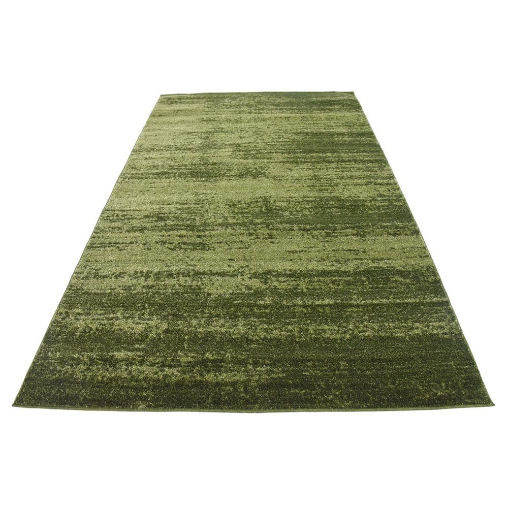 Reversible Green Synthetic 5'3" x 8' Easy-Care Rectangular Rug