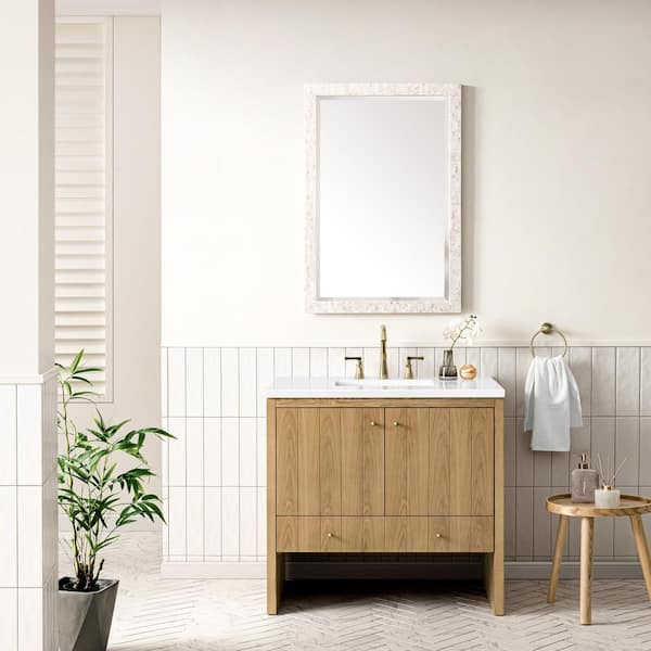 James Martin Vanities Hudson 36.0 in. W x 23.5 in. D x 34.2 in . H Bathroom Vanity in Light Oak with White Zeus Quartz Top