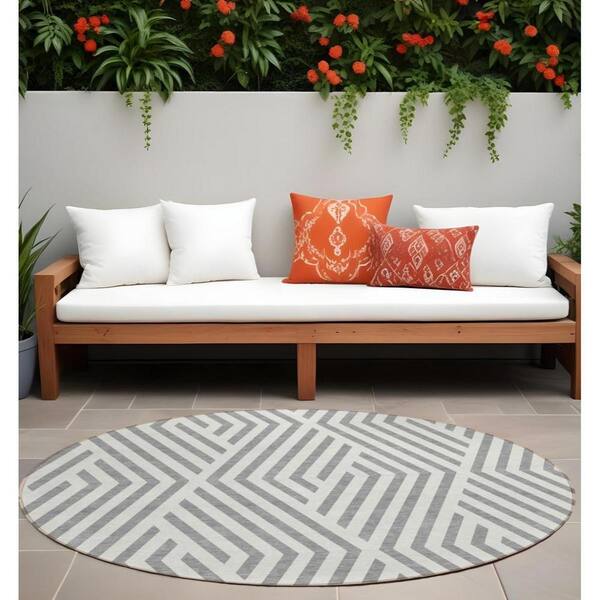 8' Ivory Machine Woven Uv Treated Animal Print Indoor Outdoor Round Area Rug 8' Ivory Machine Woven Uv Treated Animal Print Indoor Outdoor Round Area Rug