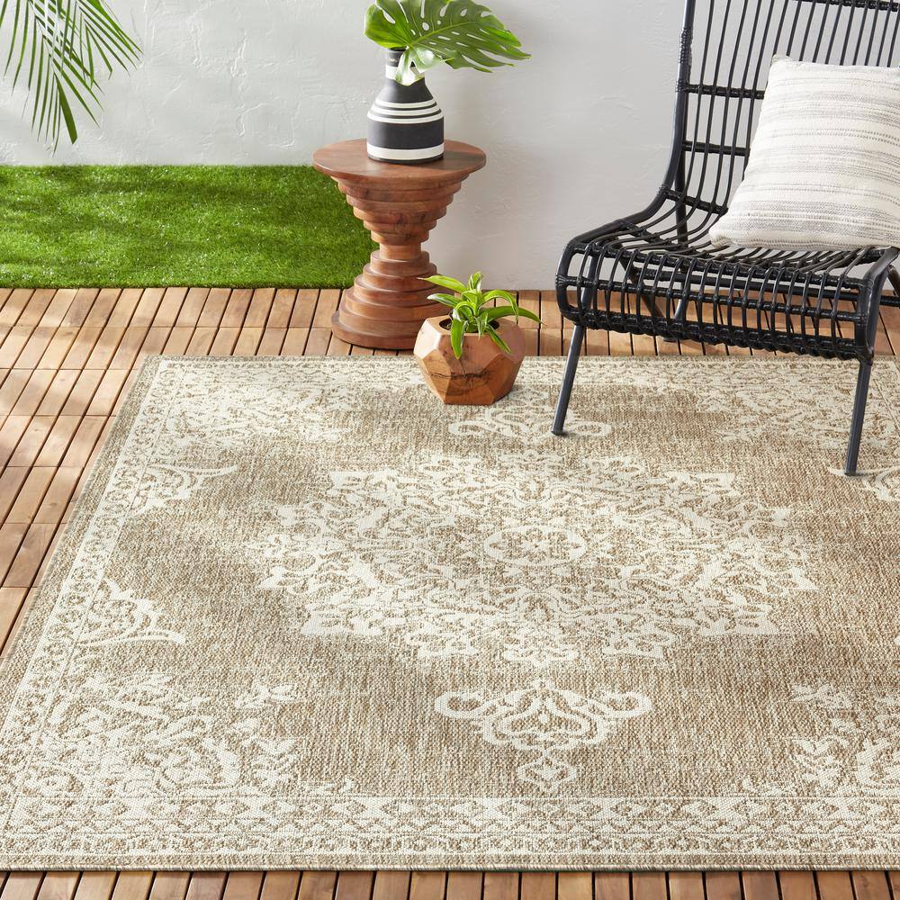 Azalea Medallion Taupe & Ivory Indoor/Outdoor Synthetic Area Rug, 5'2"x7'2"