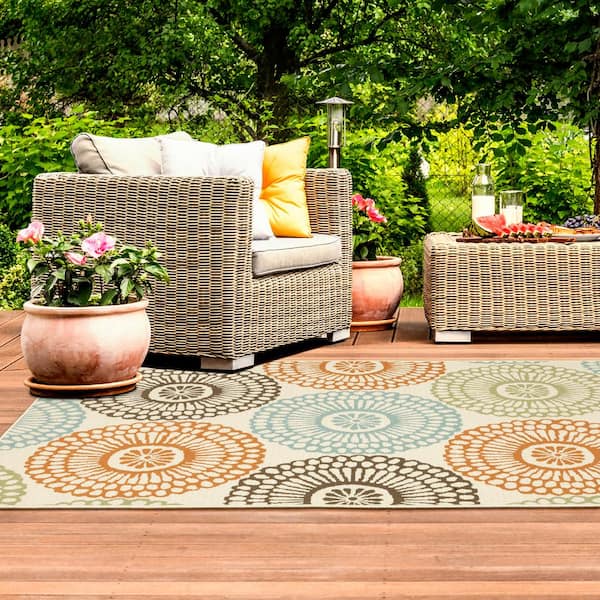 https://images.thdstatic.com/productImages/8757c9ff-54da-404f-8701-683219a561f4/svn/multi-colored-averley-home-outdoor-rugs-822701-31_600.jpg