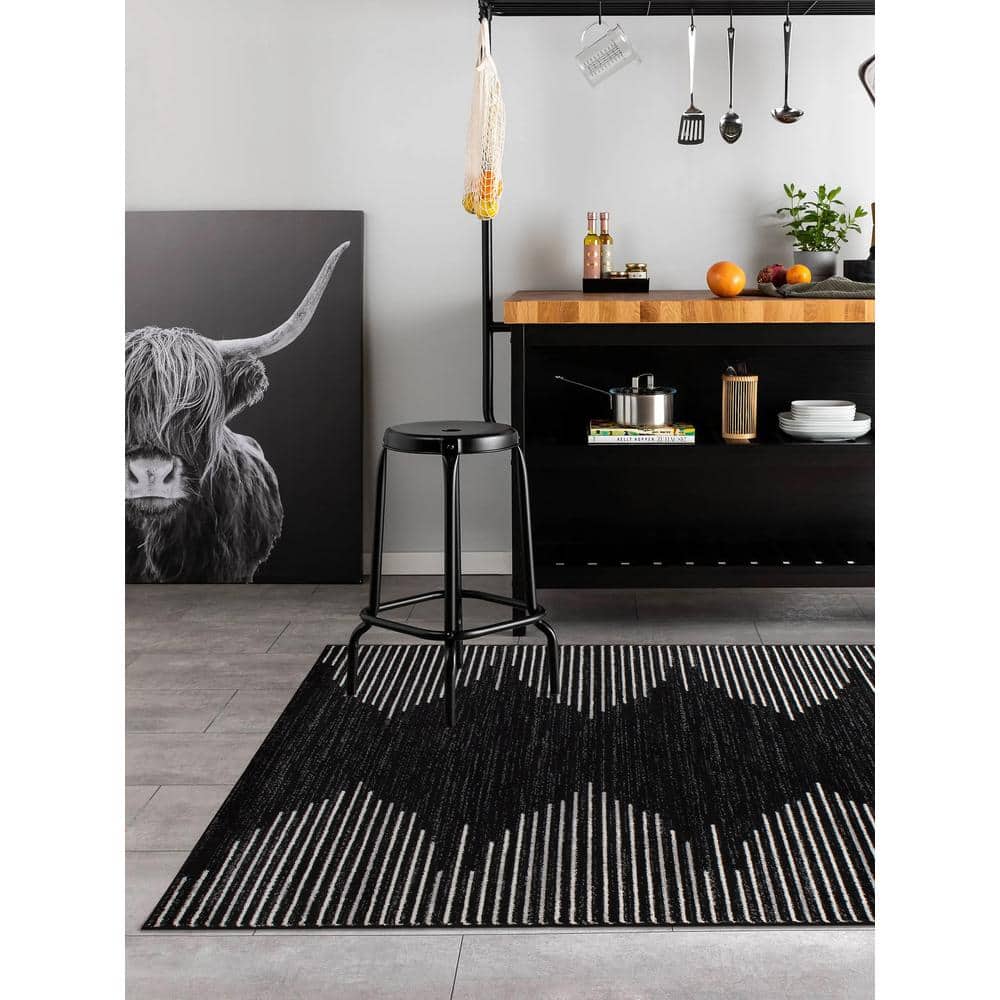 Black and White 4'x6' Bohemian Stripe Polypropylene Area Rug