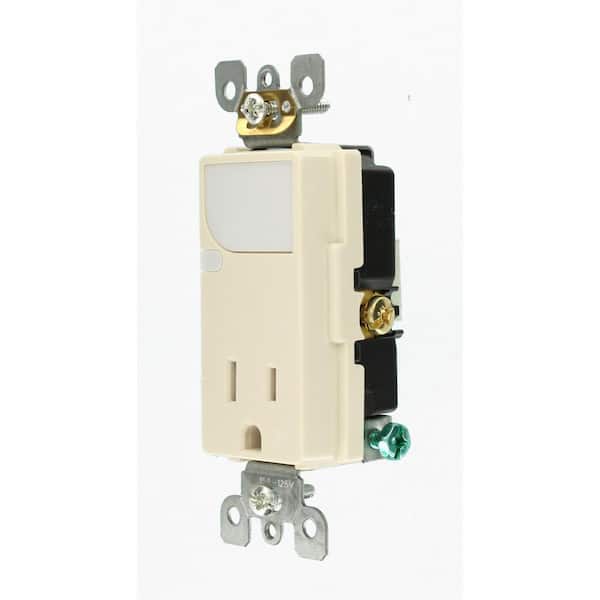 Leviton Decora 15 Amp Combination Single Outlet with LED Sensor Guide Light, White Leviton Decora 15 Amp Combination Single Outlet with LED Sensor Guide Light, White